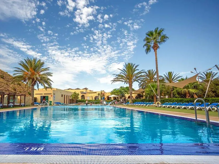 Bungalow mit Pool und Terrasse - Image 1