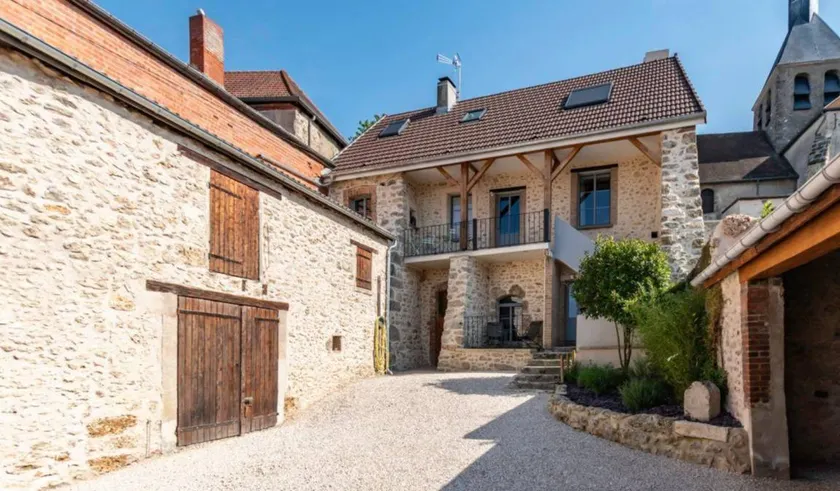 Cottage with terrace & barbecue - Image 1