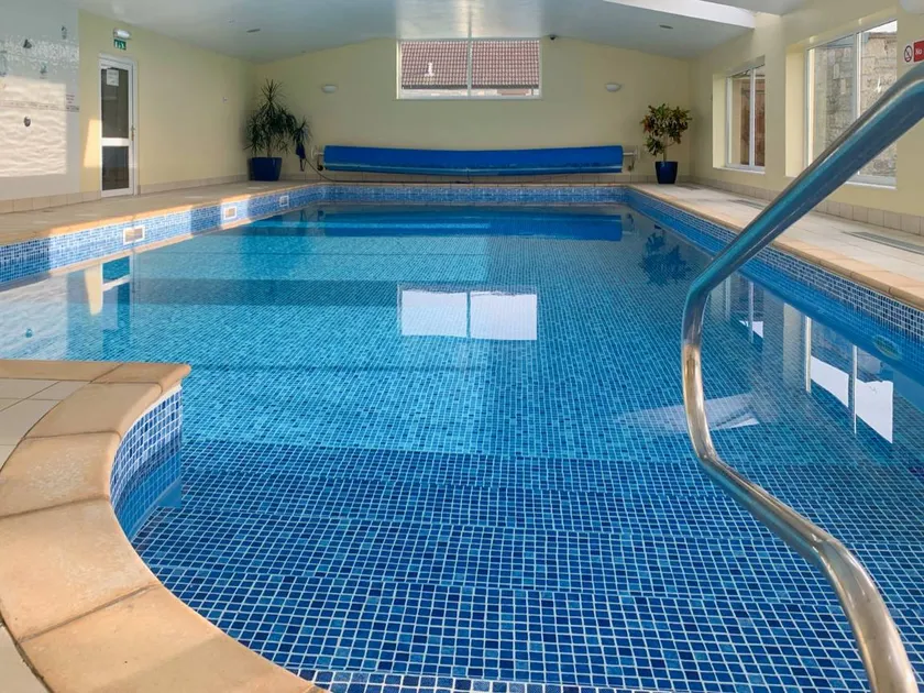 Cottage with garden, pool & hot tub | River view - Image 1