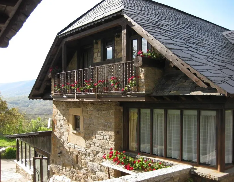 Country House 'Cuarto Del Ama' with Mountain Views, Private Garden and Wi-Fi - Image 1