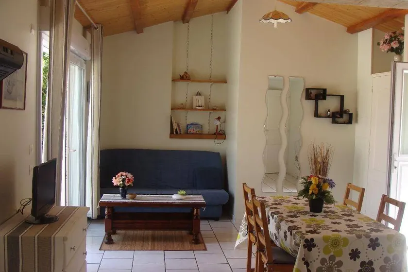 Holiday home with barbeque & garden | Garden view - Image 1