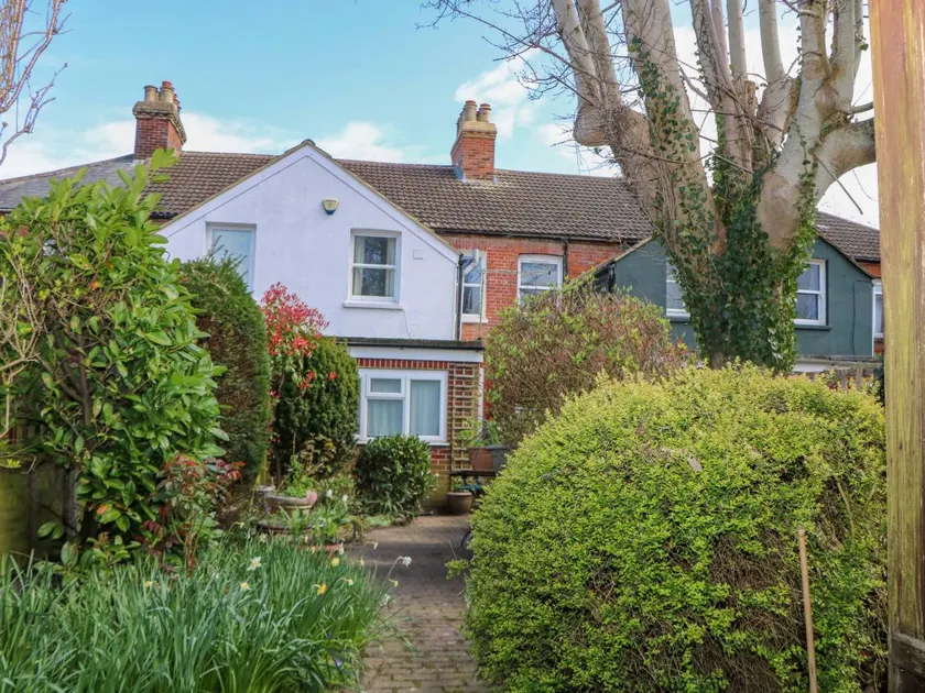 Cottage with garden - Image 1