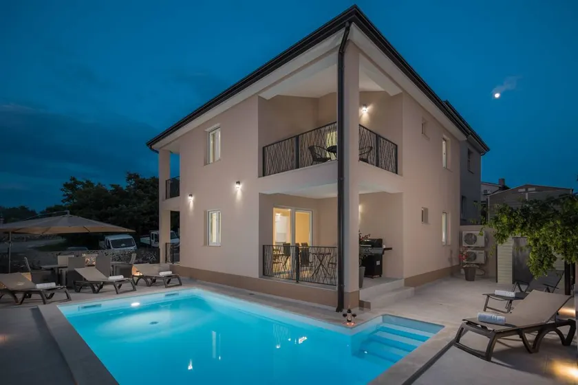 Villa mit Garten, Grill und Terrasse | Stadtblick - Image 1