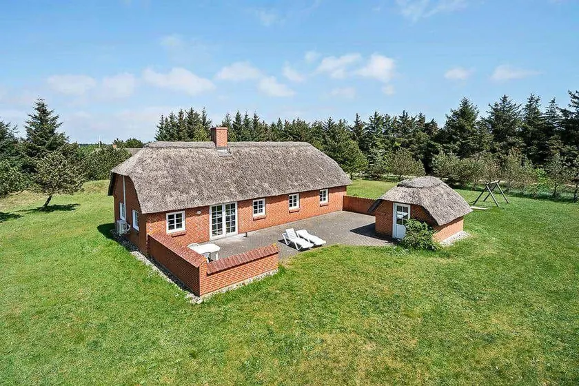 House with barbeque, terrace & jacuzzi | Pet-friendly - Image 1