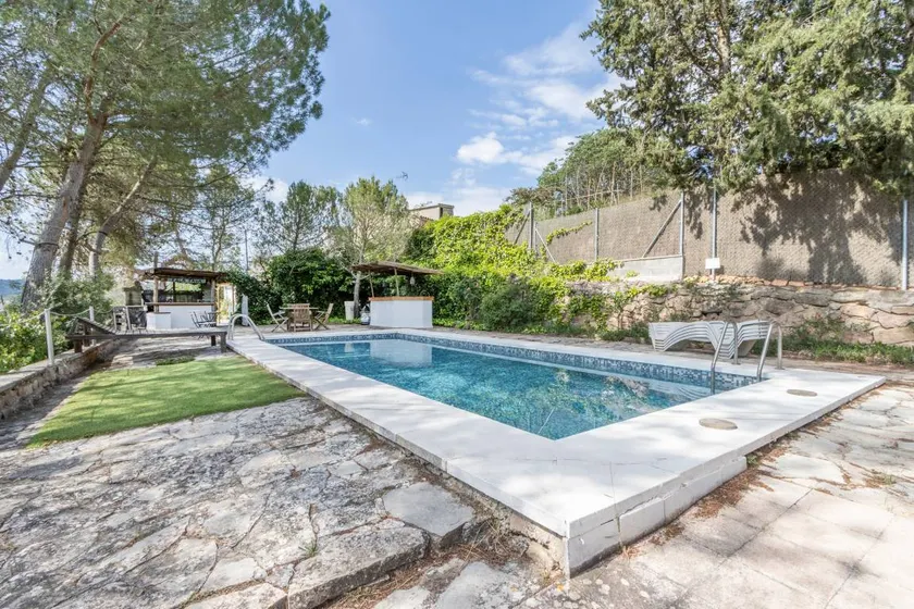 Holiday home with garden, barbeque & private pool | Mountain view - Image 1