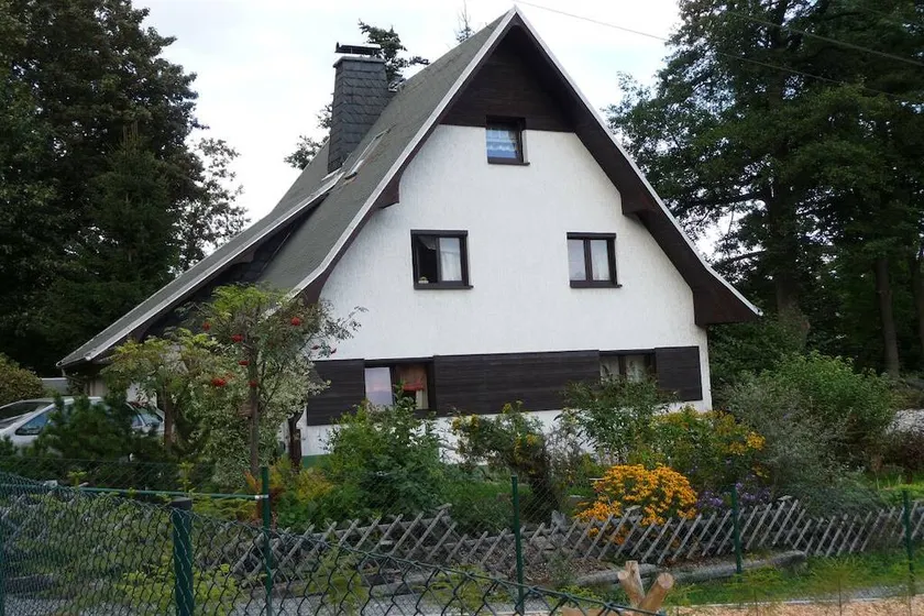 House with barbeque & garden - Image 1