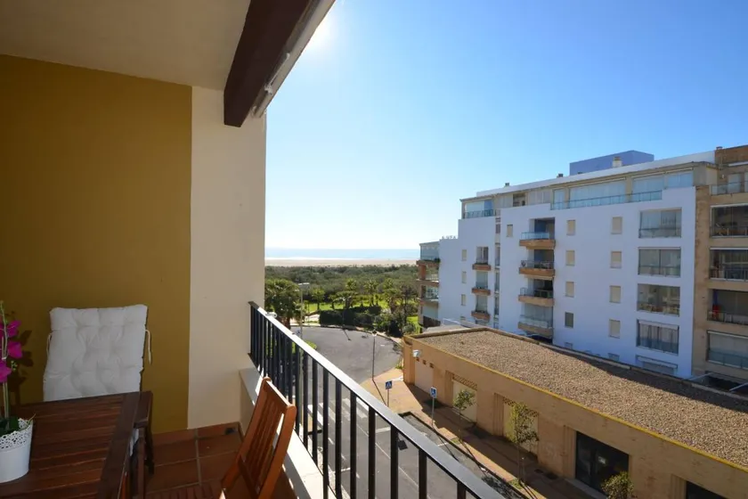 Apartment with pool, terrace & garden - Image 1