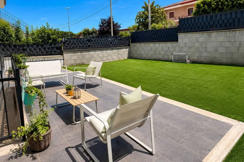 Flat with terrace & garden | Garden view - Image 1