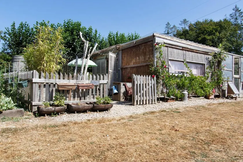 Caravane avec jardin et barbecue | Vue jardin - Image 1