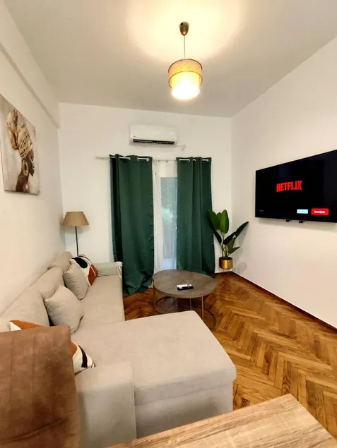 Apartment with terrace - Image 1