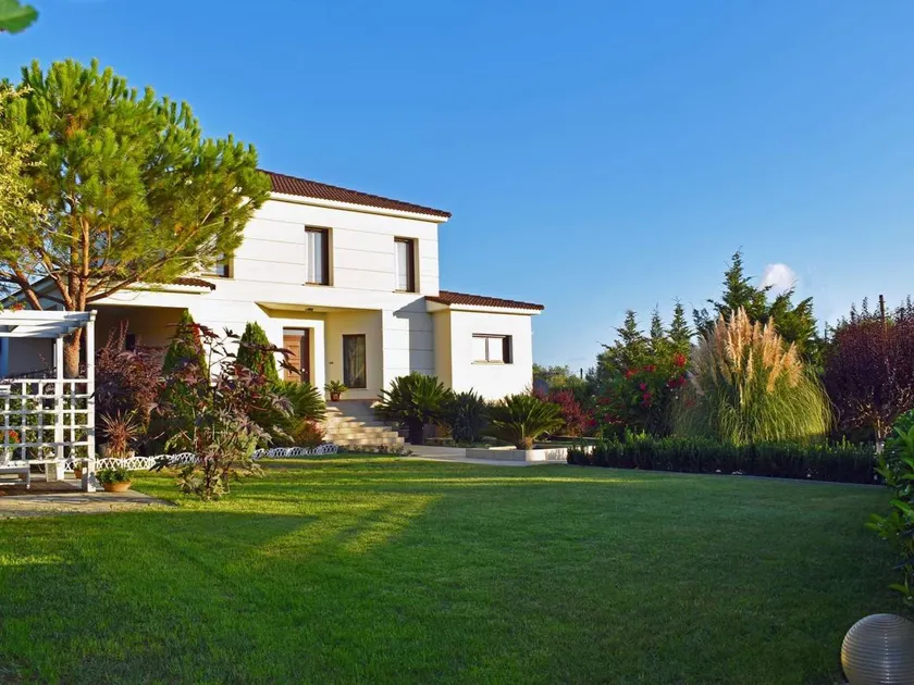 Maison de vacances avec piscine privée, jardin et terrasse - Image 1