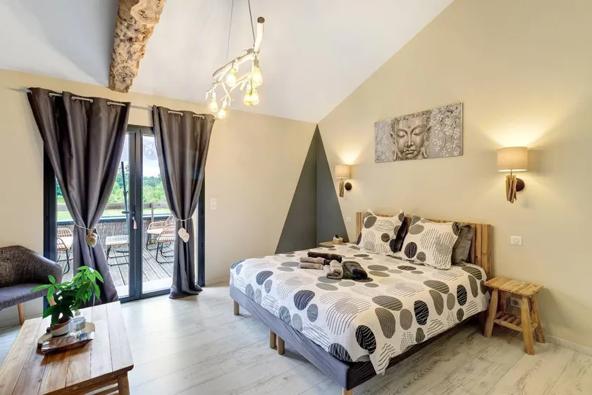 Zen Guest Rooms with Table d'Hôtes, Shared Pool, Wi-Fi, and Air Conditioning - Image 1