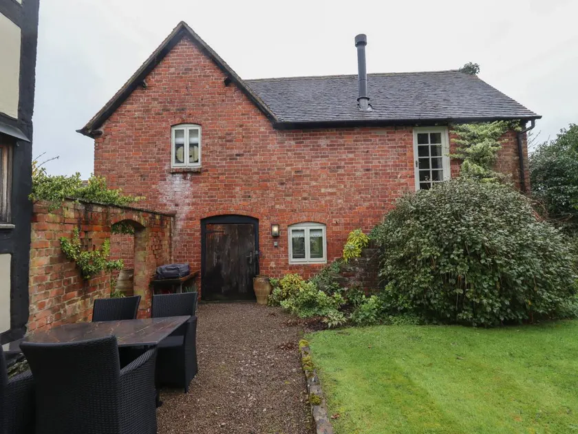 Cottage with garden - Image 1
