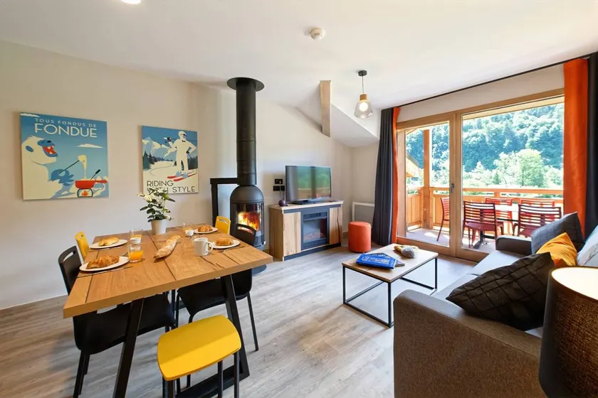 Apartment with sauna, hot tub & pool - Image 1