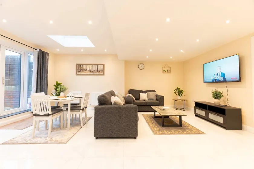 House with fast internet & garden - Image 1