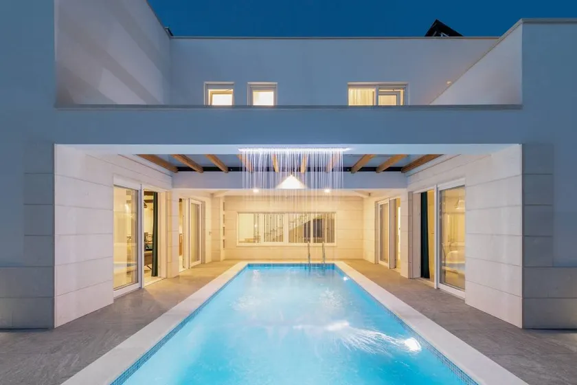 Villa with terrace, private pool & garden | Water view - Image 1