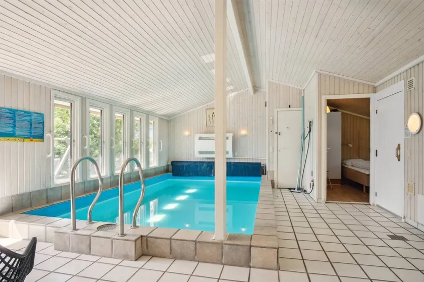 Child-friendly house with terrace, hot tub & garden | Dogs allowed - Image 1