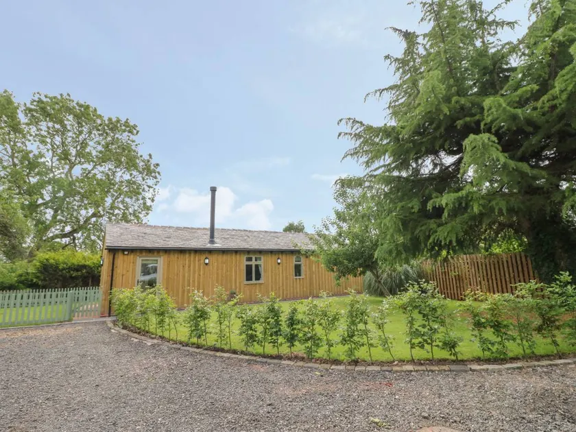 Family-oriented cottage with hot tub, garden & barbeque | Pet-friendly - Image 1