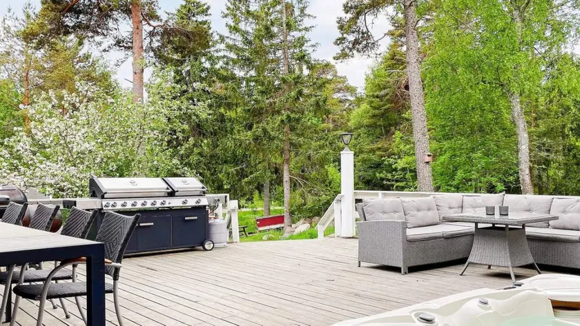 House with hot tub, sauna & garden - Image 1