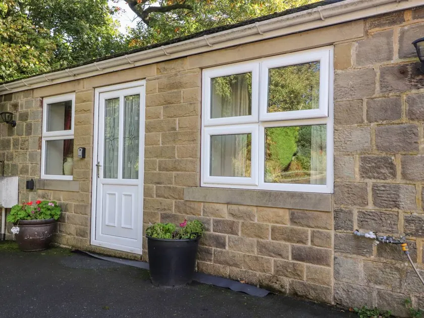 Cottage with garden - Image 1