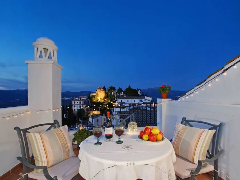 Child-friendly wonderful house with pool & terrace | Suitable for remote work | Pet-friendly - Image 1
