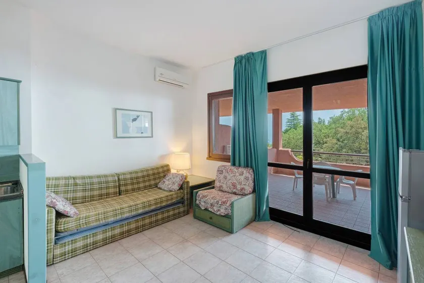 P. R. Club - Three-Room Enea 32 with Sea View, Private Terrace and Air Conditioning - Image 1