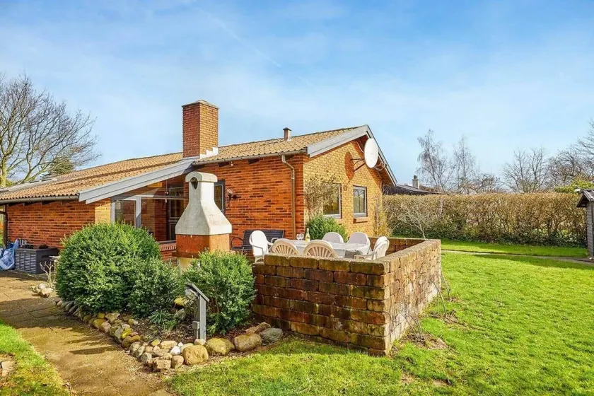 House with terrace, sauna & BBQ - Image 1