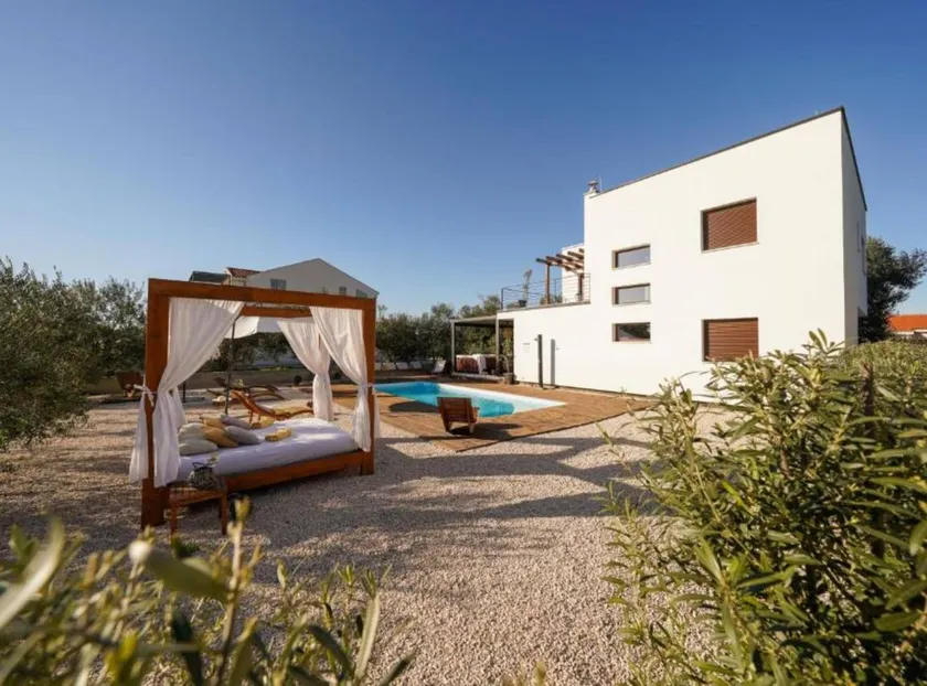 Four Bedroom with Heated Pool and Jacuzzi - Image 1