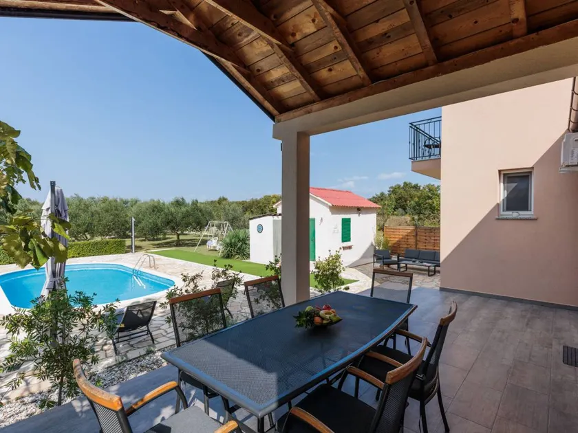 Fully equipped holiday home with BBQ, garden & private pool - Image 1