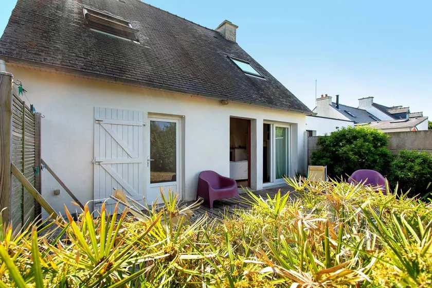 Spacious house in Locquirec with terrace, 300m from the beach - Image 1