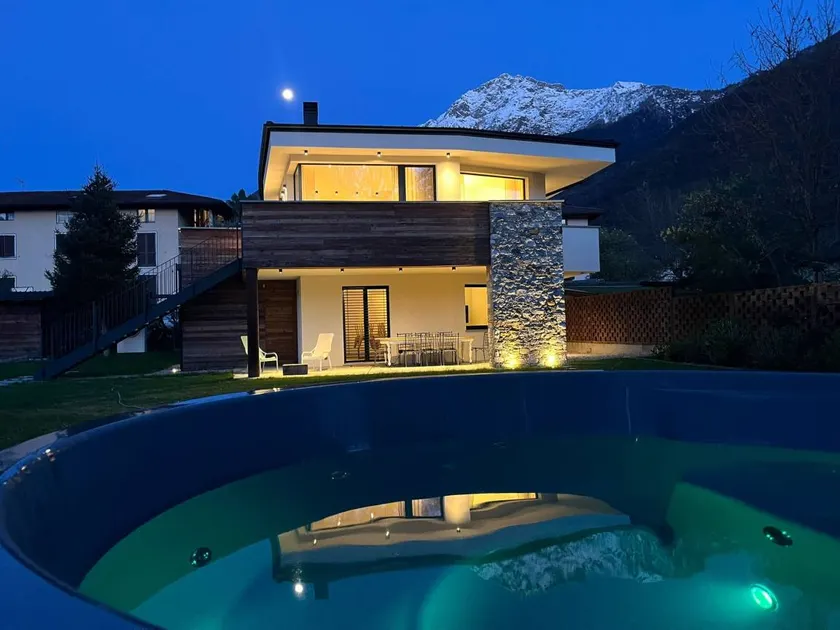 Villa avec terrasse, internet haut débit et jardin | Vue montagne - Image 1
