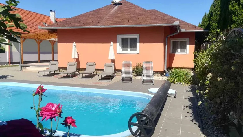 Holiday home with Pool and Internet - Image 1