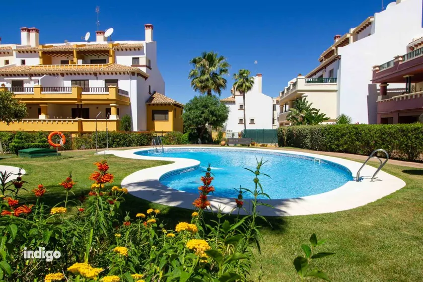 Family-oriented lovely flat with pool & terrace - Image 1