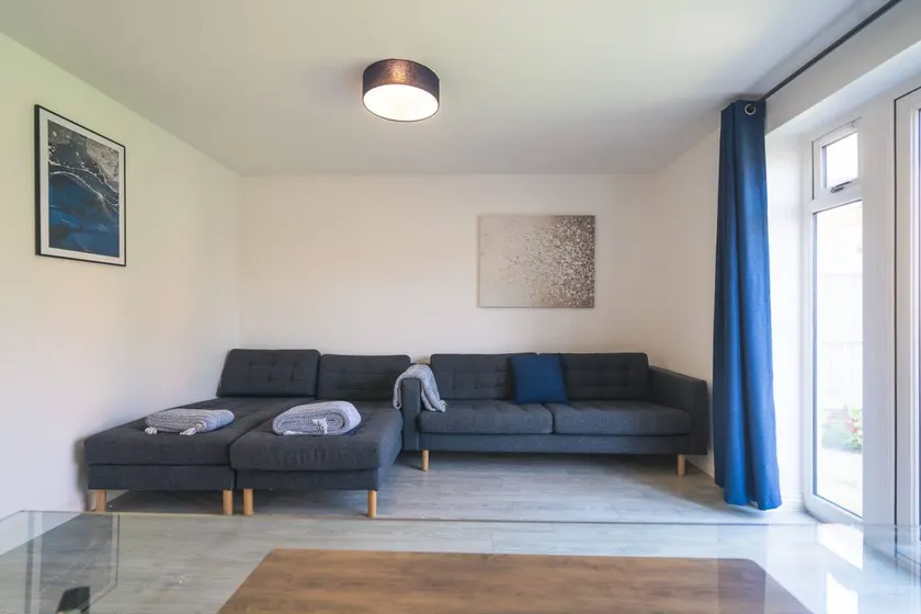 Flat with garden & fast internet - Image 1