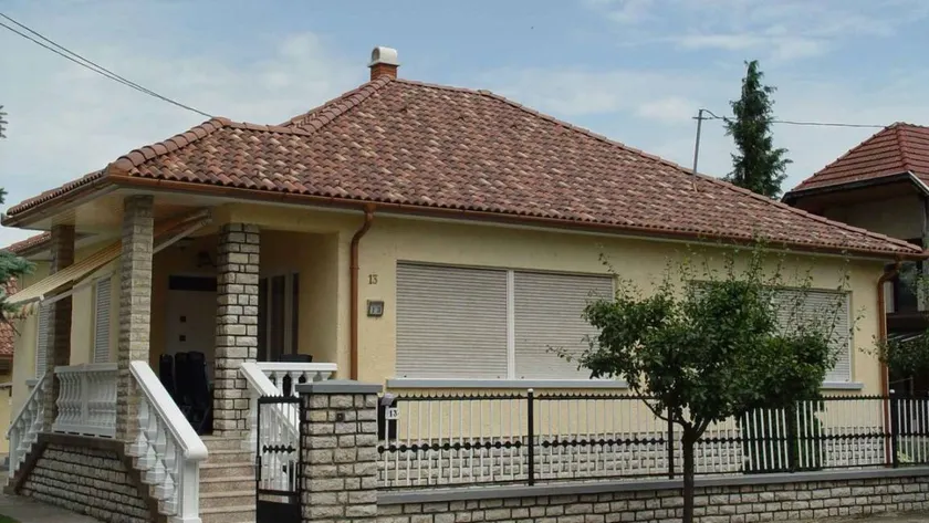 Pleasant house with terrace & garden - Image 1