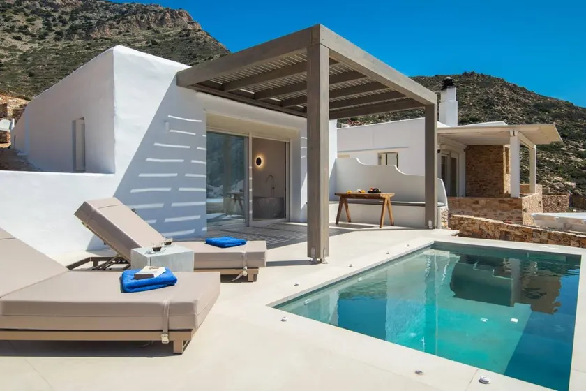 Villa avec piscine privée, jardin et terrasse | Vue sur l'eau - Image 1