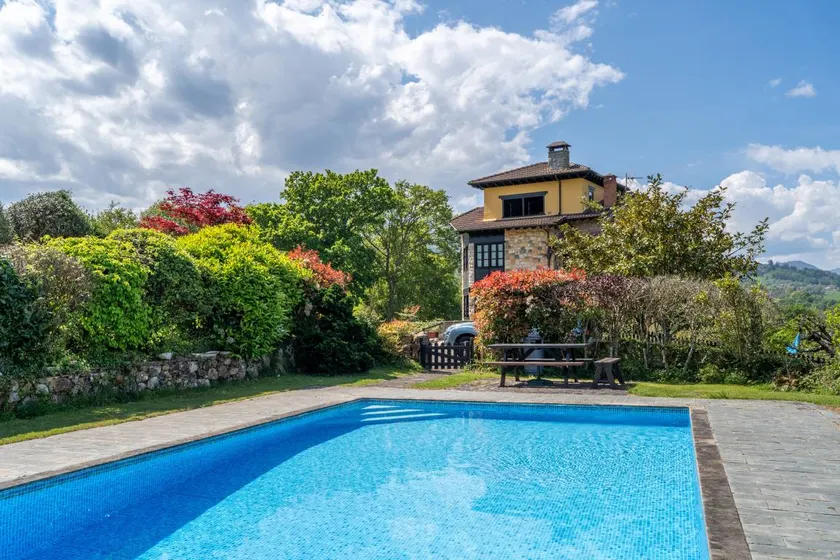 Fully equipped wonderful house with fast internet, terrace & private pool | Garden view | Perfect for remote work - Image 1