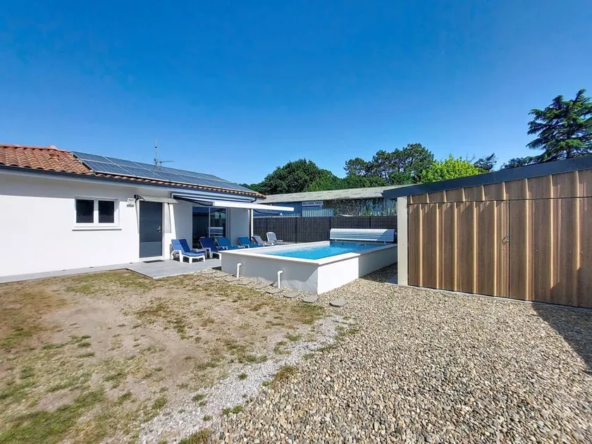 Fully equipped house with BBQ, terrace & private pool - Image 1