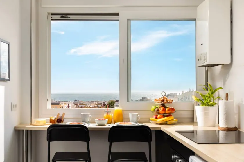 Appartement avec terrasse et piscine privée | Vue mer | Adapté au travail à distance - Image 1