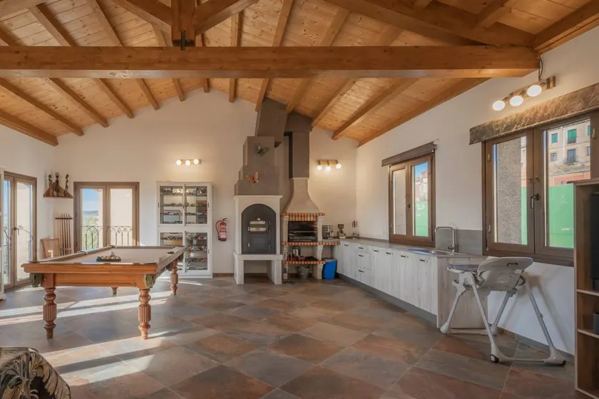 Holiday home with garden, sauna & jacuzzi - Image 1