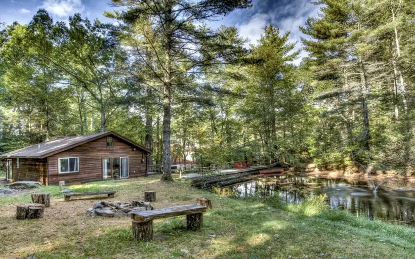 Cozy Cottage Rental with Small Private Pond in Canadensis, Pennsylvania - Image 1