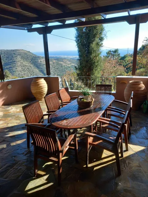 Villa avec jardin, barbecue et terrasse | Vue ville - Image 1