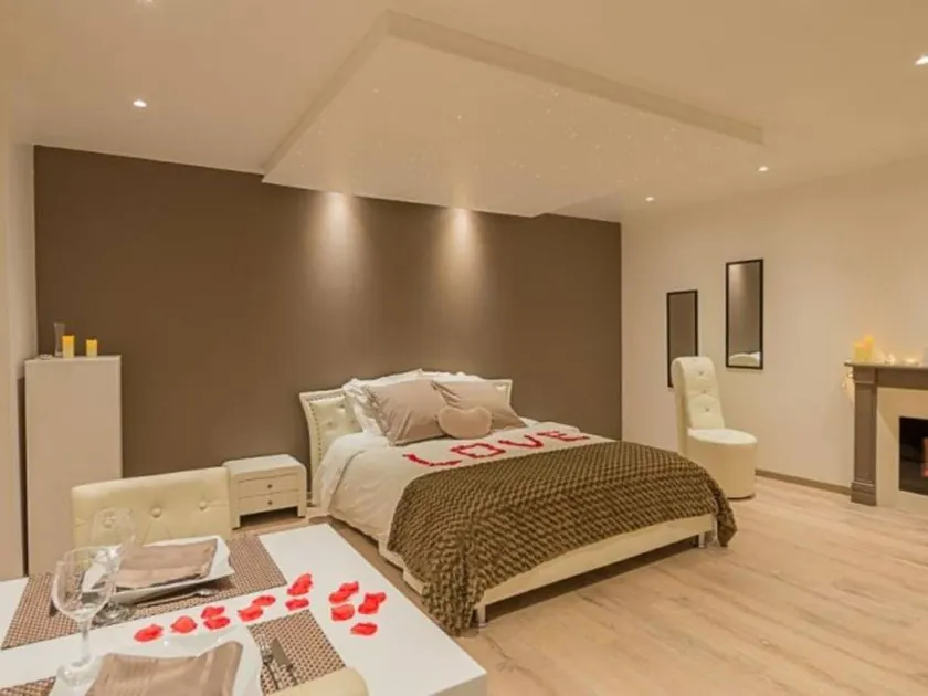 B&B with hot tub | City view - Image 1