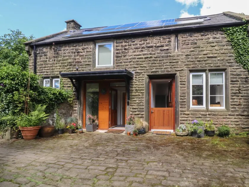Fully equipped pleasant cottage with garden | Pets allowed - Image 1