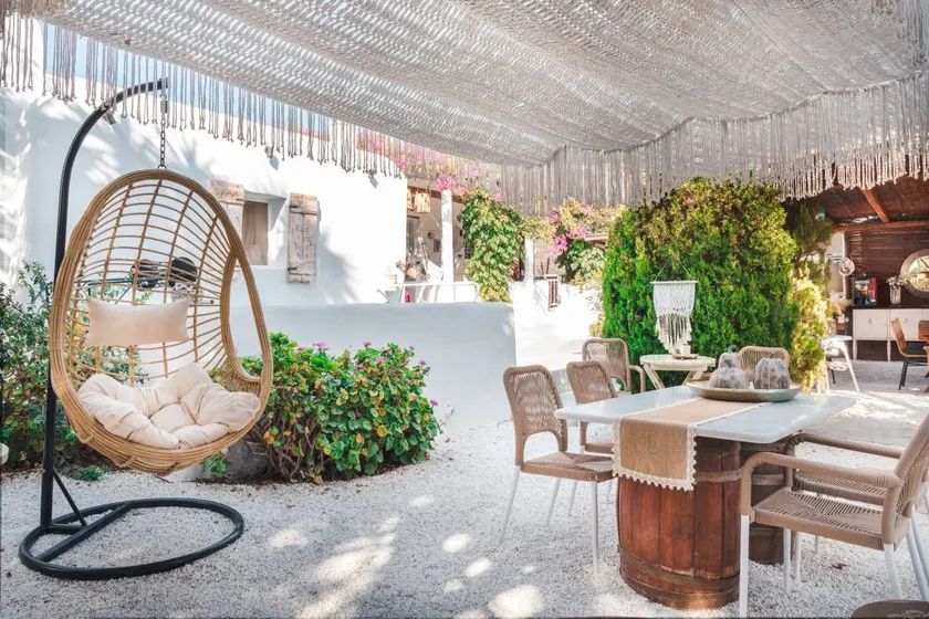 Appart'hôtel avec terrasse et jardin | Vue jardin - Image 1