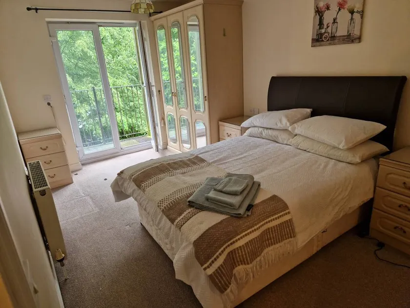 Apartment with garden - Image 1