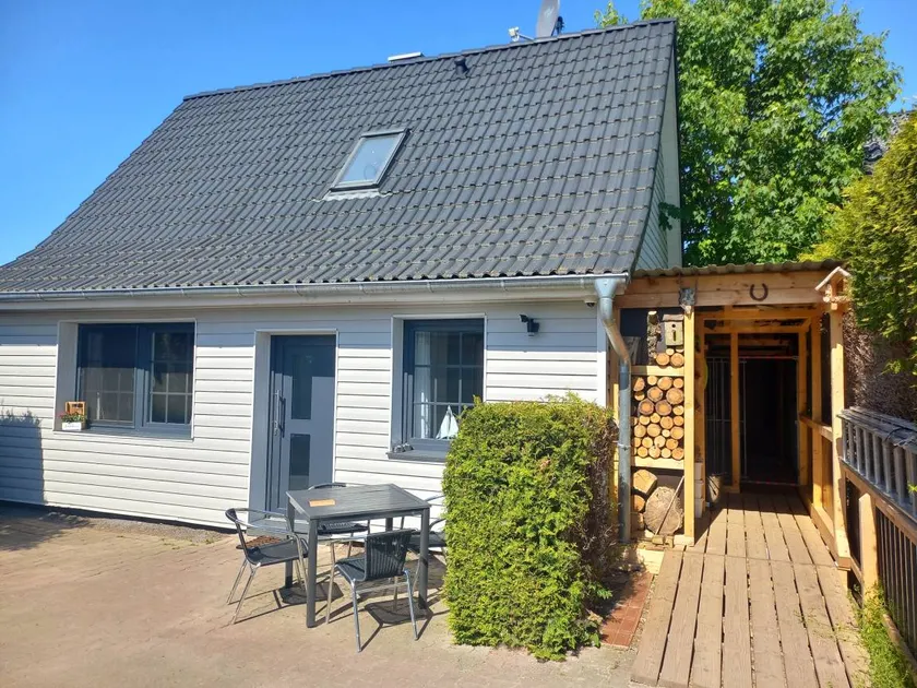House with garden, sauna & terrace | Panoramic view - Image 1