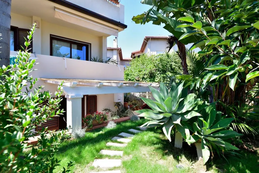Maison de vacances entièrement équipée avec jardin, terrasse et internet haut débit | Vue jardin | Proche de la plage - Image 1