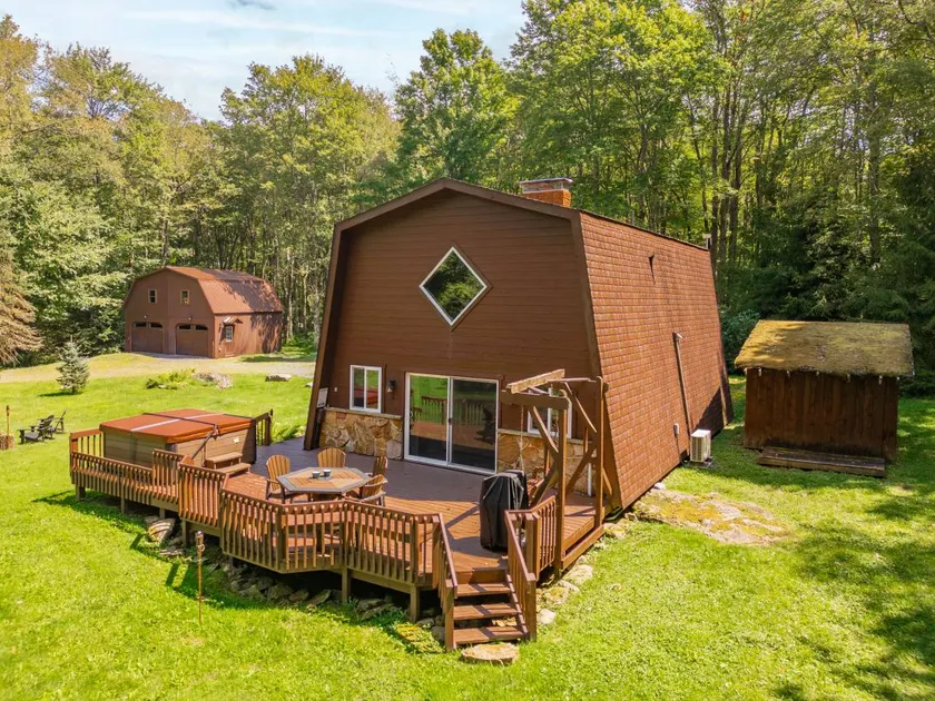 Children-friendly house with barbeque & jacuzzi | Mountain view | Dogs allowed - Image 1