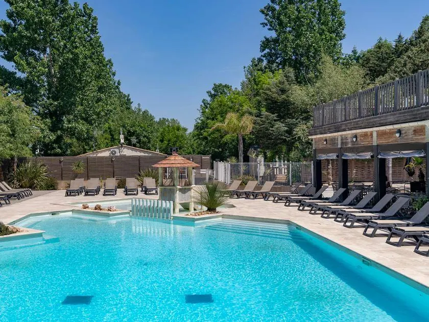 Mobile home with terrace & heated pool | Pets are welcome - Image 1
